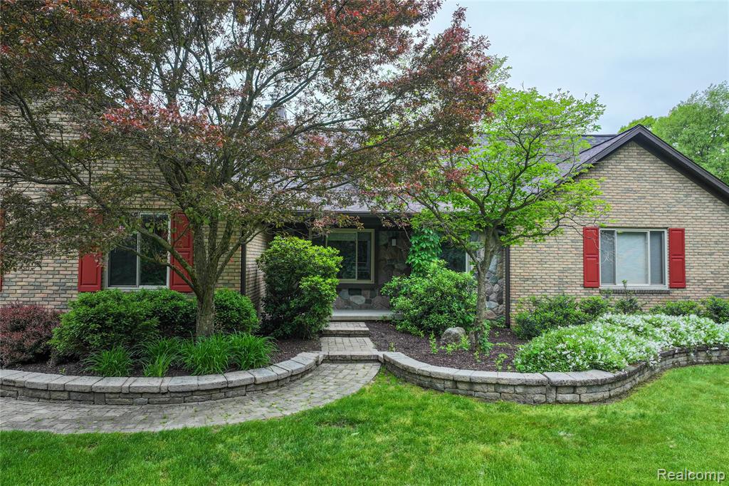 490 Rolling Oaks Drive, Howell, MI 48843 — Photo 2