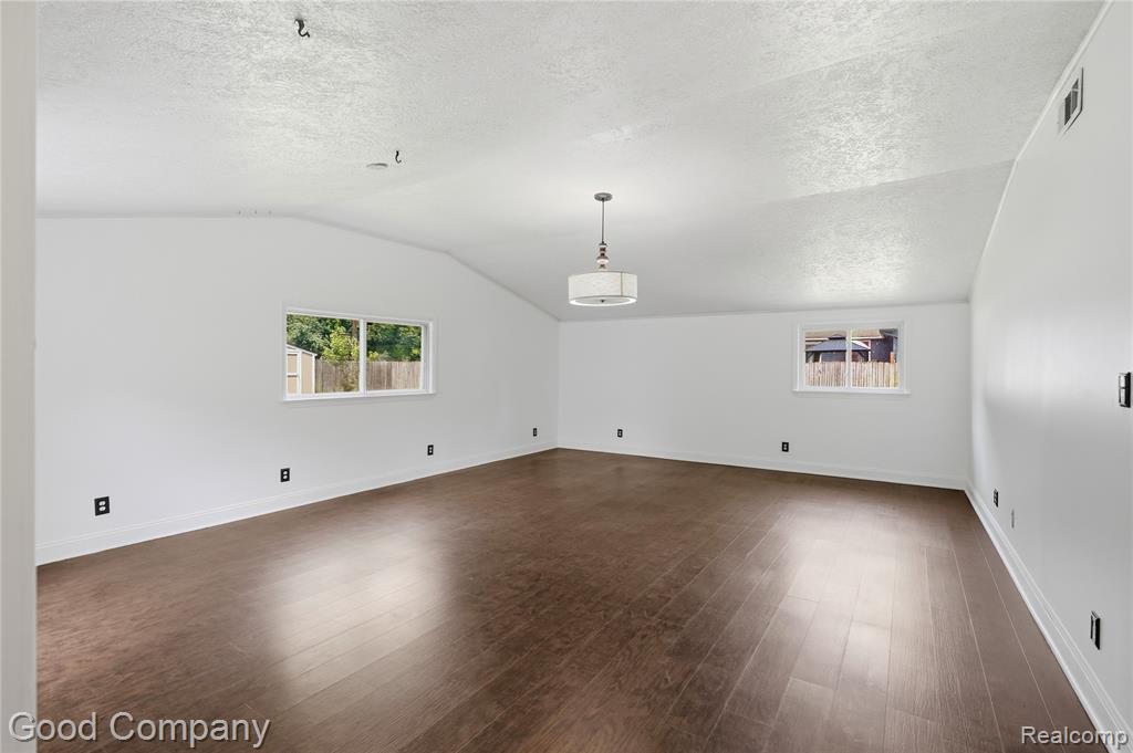3130 Greenlawn Avenue, Commerce Twp, MI 48382 — Photo 13