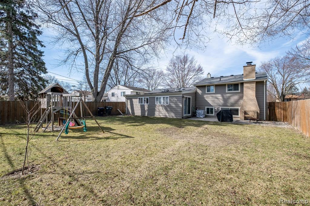 39856 Parklawn Drive, Sterling Heights, MI 48313 — Photo 48