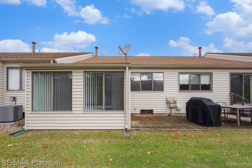61961 Yorktown, 4, South Lyon, MI 48178 — Photo 16