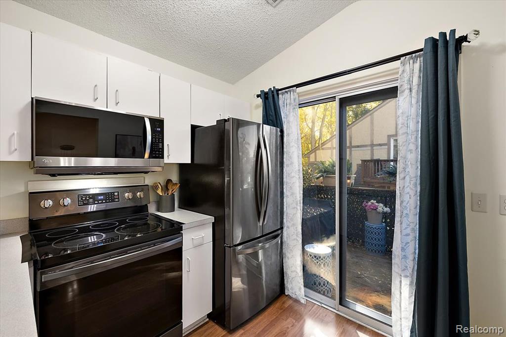 44800 Bayview Drive, 33, Novi, MI 48377 — Photo 19