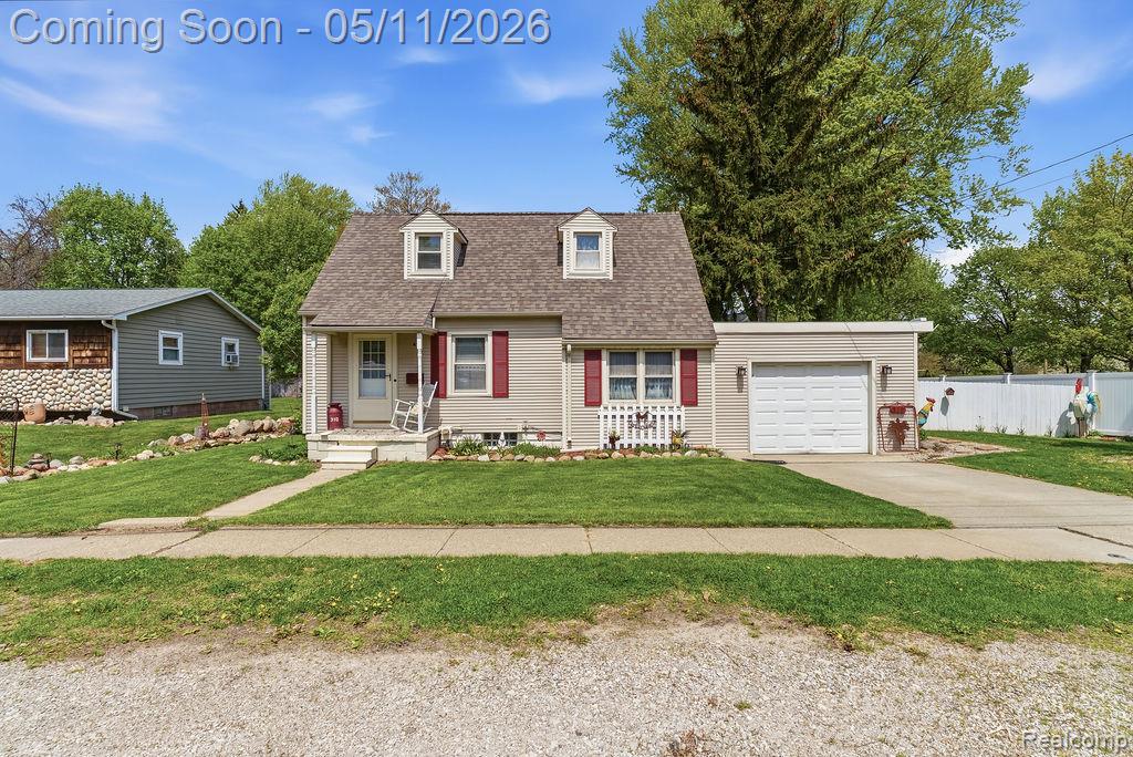 310 W Caroline Street, Fenton, MI 48430 — Photo 2