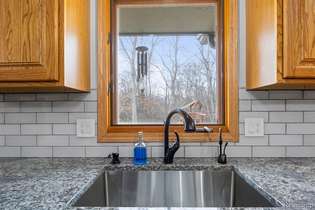 4025 PRESIDENTIAL Way, Highland, MI 48356 — Photo 48
