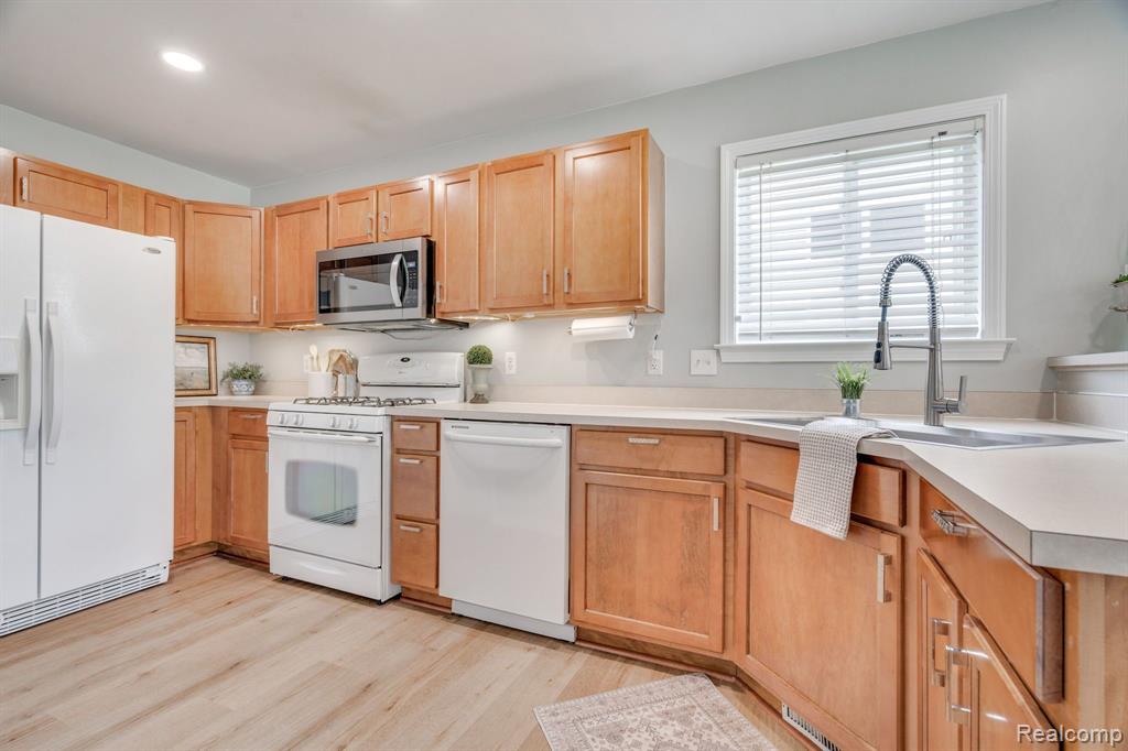 1770 SAVANNAH Lane, Ypsilanti, MI 48198 — Photo 10
