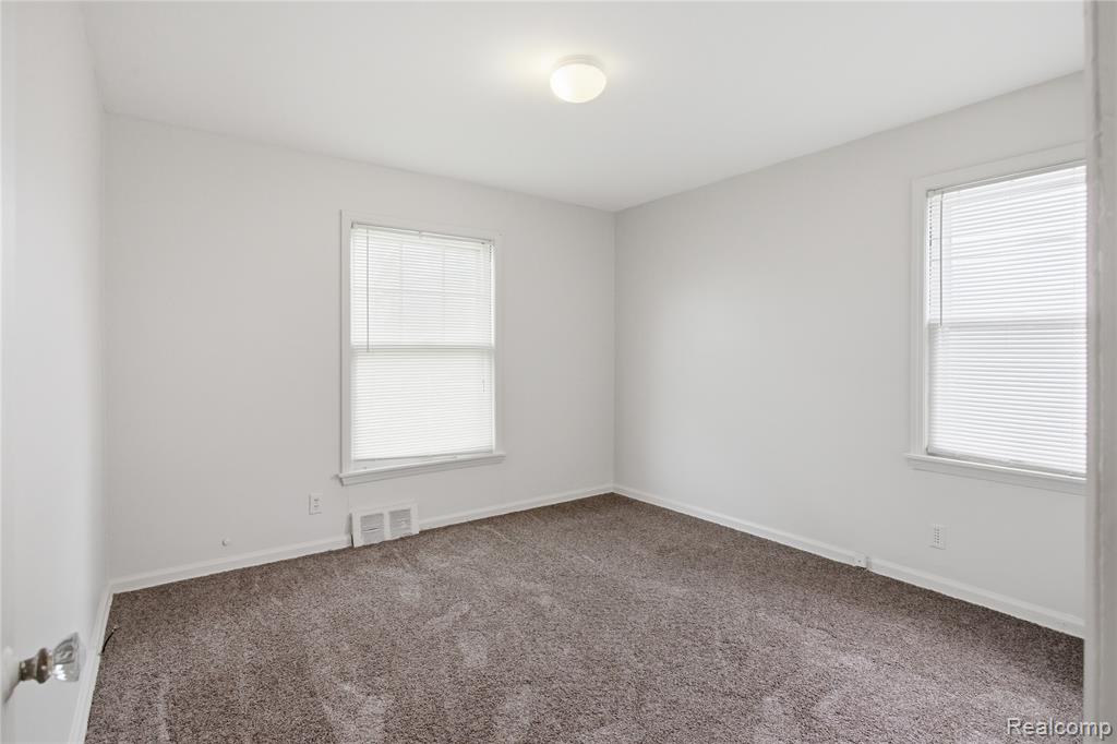 26316 Powers Avenue, Dearborn Heights, MI 48125 — Photo 16