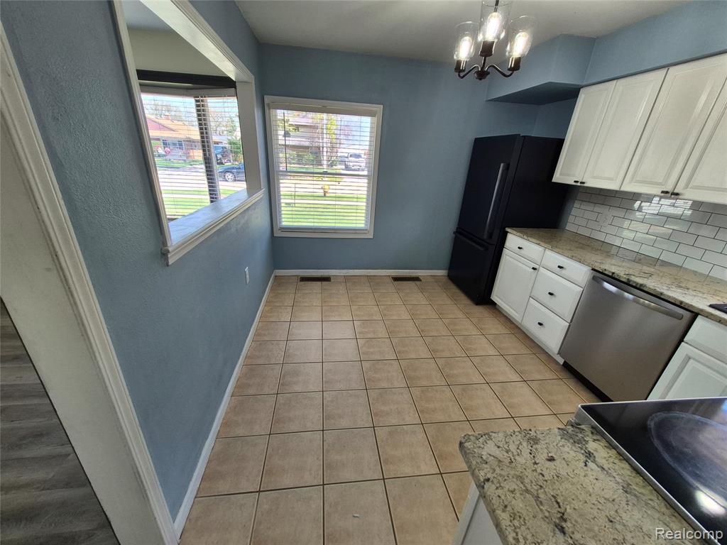 18570 Matthews Street, Riverview, MI 48193 — Photo 10