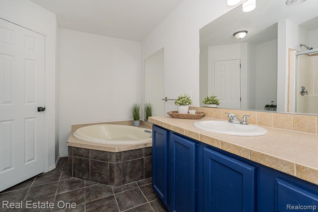 10185 N Genesee Road, Mount Morris, MI 48458 — Photo 17
