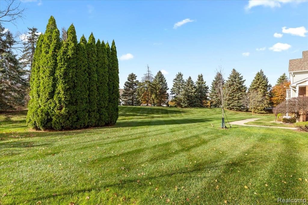 4648 BERKSHIRE Drive, Sterling Heights, MI 48314 — Photo 5