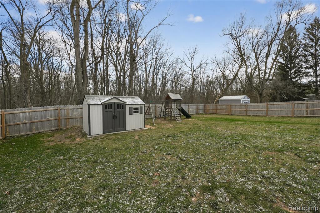 14131 Eastview Drive, Fenton, MI 48430 — Photo 46