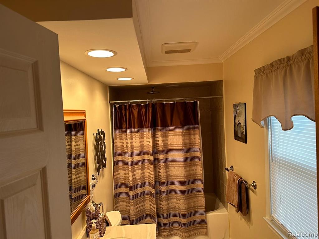 8428 BUSKO Avenue, Warren, MI 48093 — Photo 12