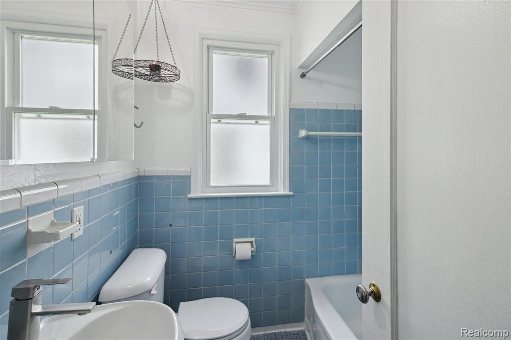 8025 Mayfair Street, Taylor, MI 48180 — Photo 17