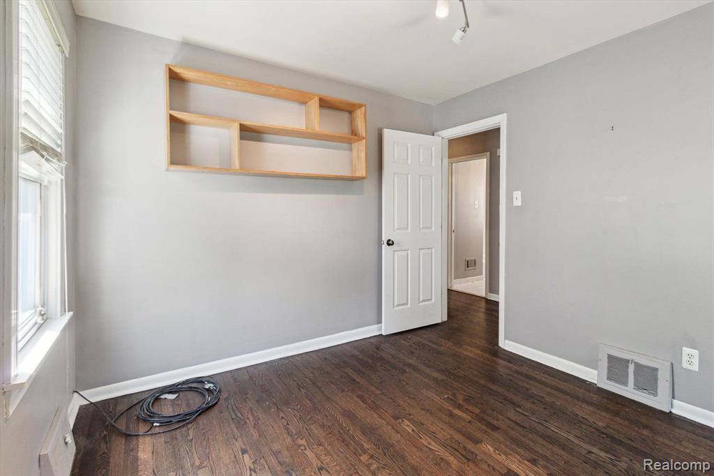 812 N KENWOOD Avenue, Royal Oak, MI 48067 — Photo 21