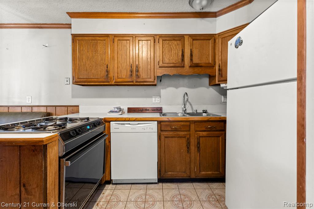 8319 Ziegler Street, Taylor, MI 48180 — Photo 9