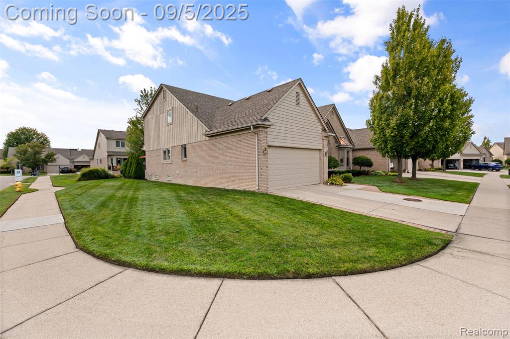 45339 Diamond Pond Drive, Macomb, MI 48044 — Photo 2