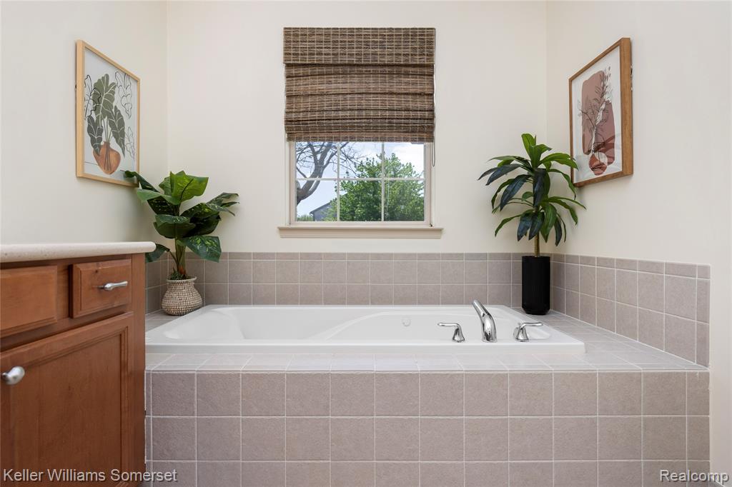 8354 Hummingbird, Commerce Twp, MI 48382 — Photo 59