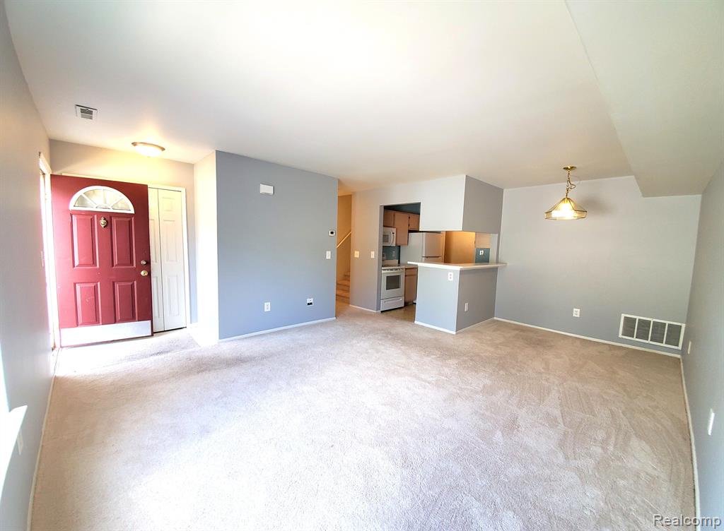 30346 NANTUCKET Drive, Farmington Hills, MI 48336 — Photo 6