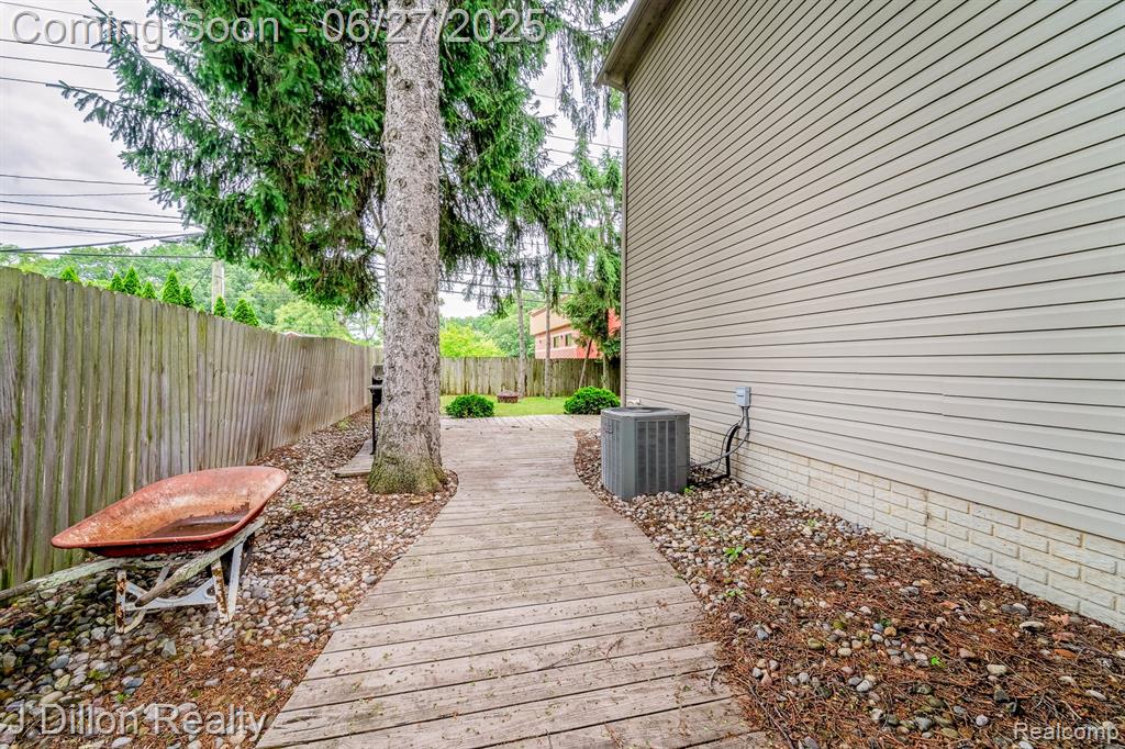 5778 Savoy Drive, Waterford, MI 48327 — Photo 34