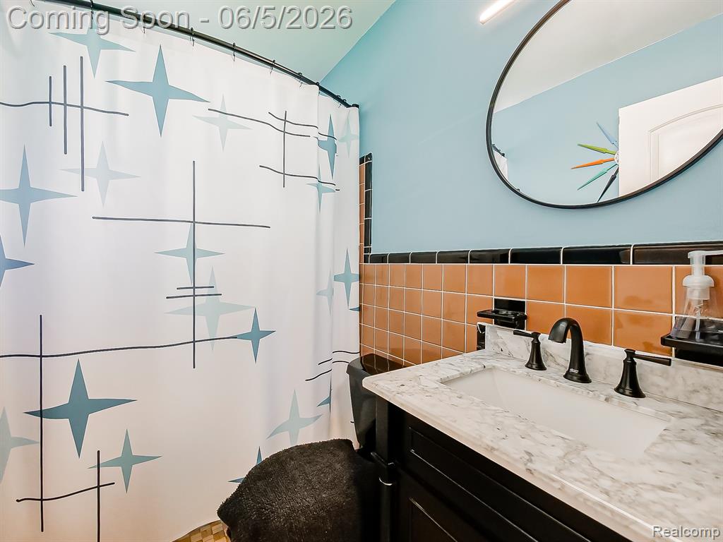 719 E Summit Street, Milford, MI 48381 — Photo 9