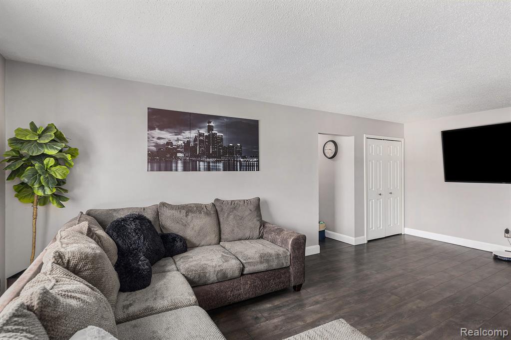 8150 24 Mile Road, Shelby Twp, MI 48316 — Photo 4