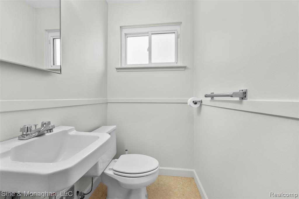 4079 Sudbury Drive, Warren, MI 48092 — Photo 13