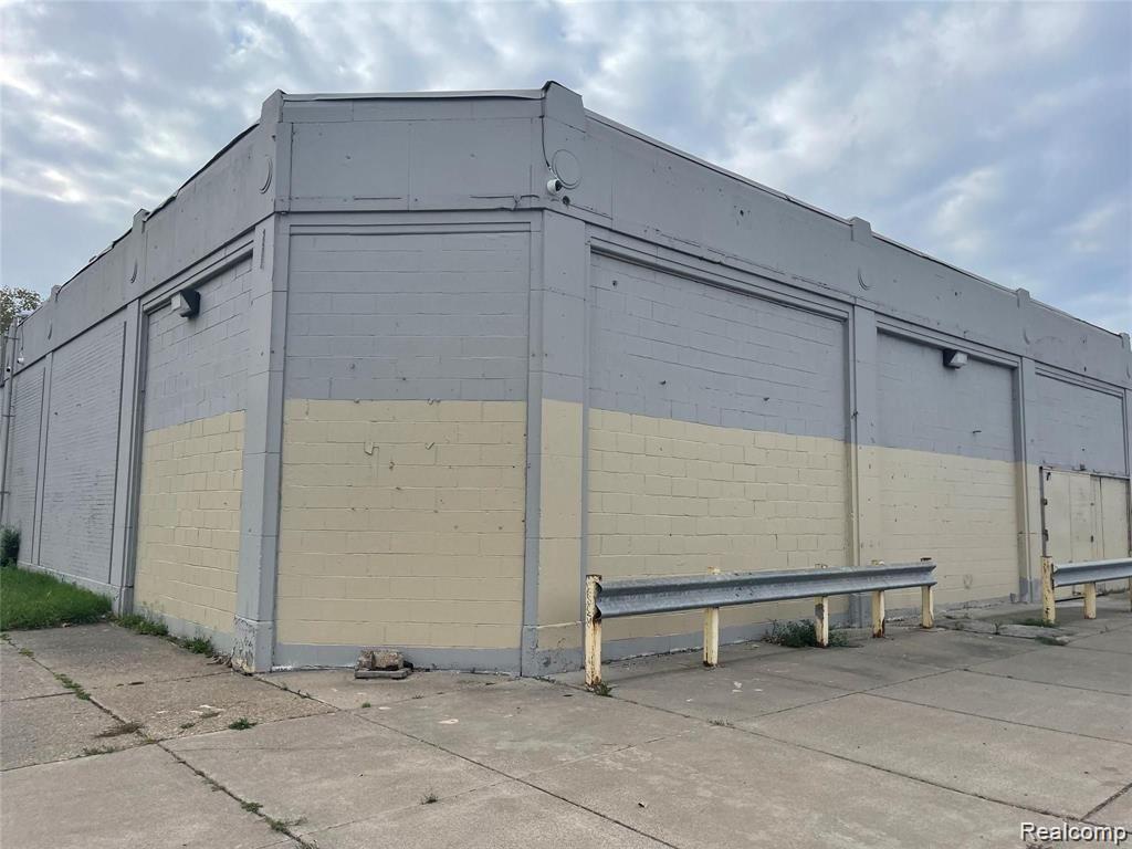 301 s S OAKWOOD, Detroit, MI 48217 — Photo 7