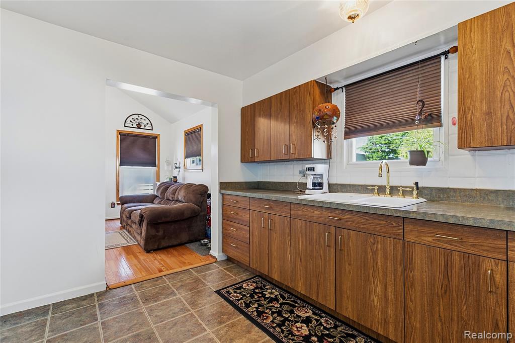 29025 Dawson Street, Garden City, MI — Photo 8