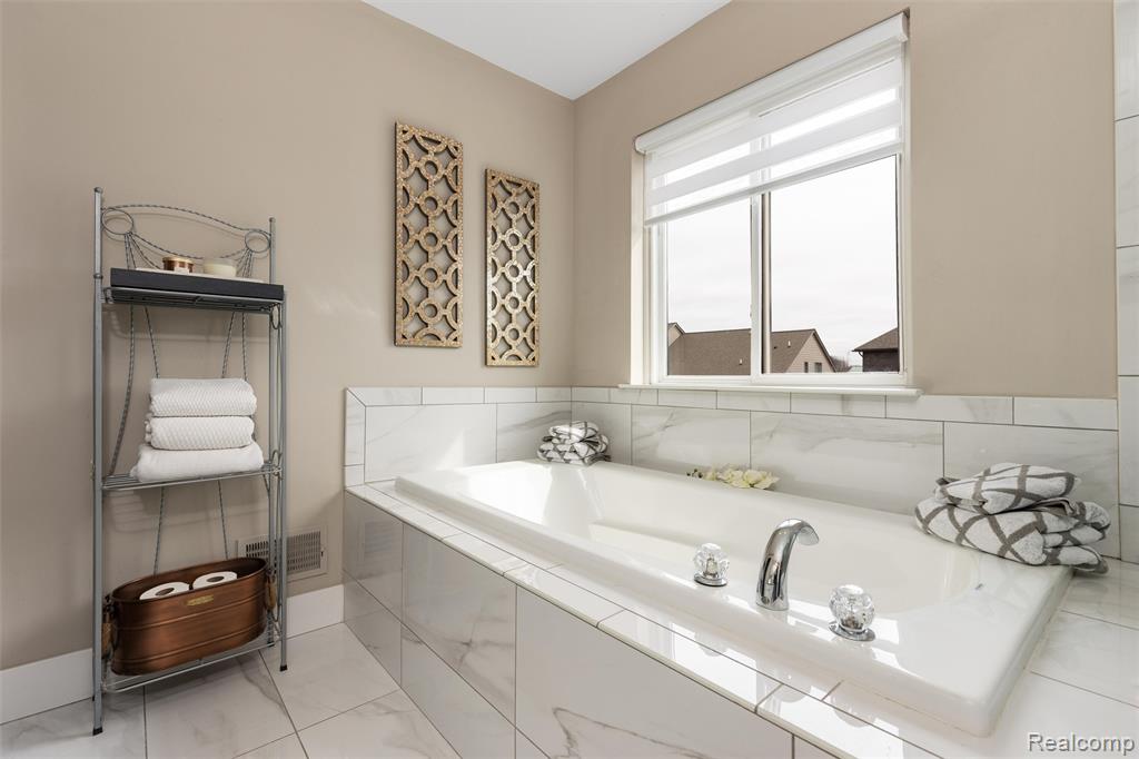 21924 E Majestic Drive, Macomb, MI 48044 — Photo 37