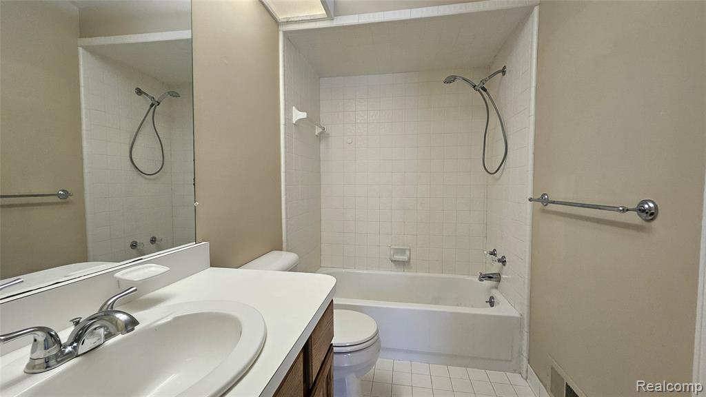 6616 Embers Court, West Bloomfield, MI — Photo 8