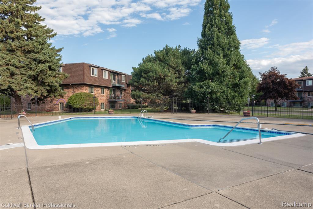 425 Riviera Drive, Saint Clair Shores, MI 48080 — Photo 10