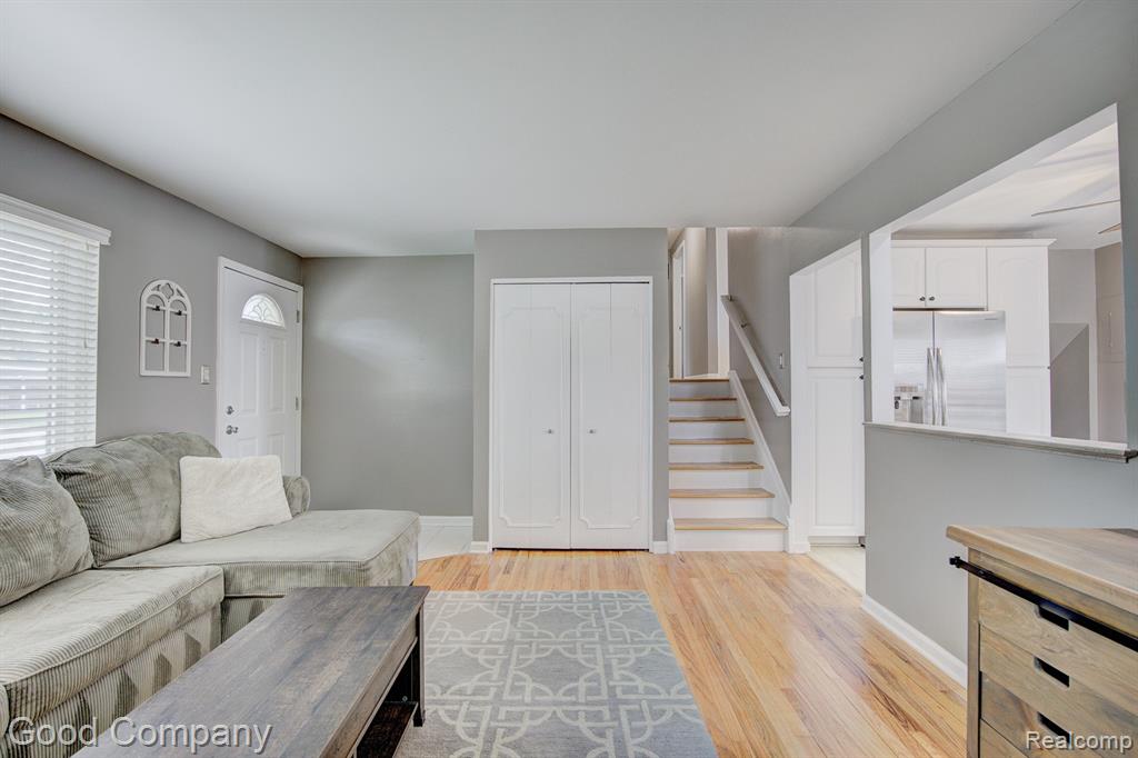 576 LANGLEY Boulevard, Clawson, MI — Photo 4