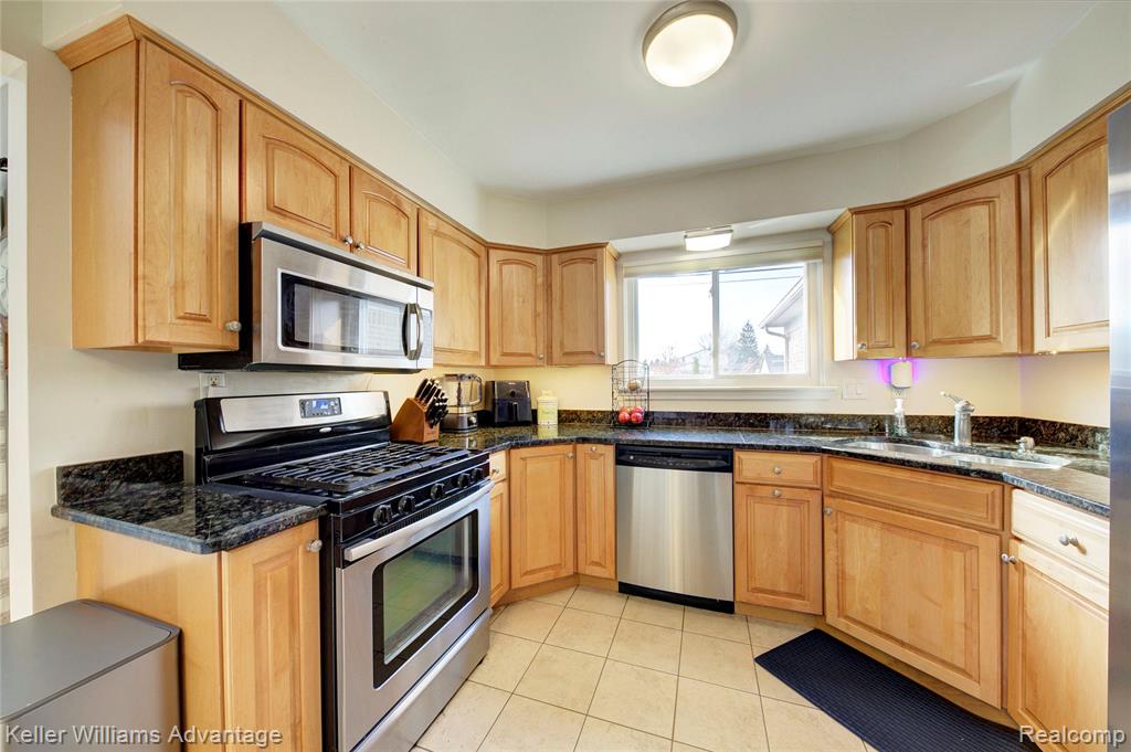 44273 Richmond Court, Canton, MI 48187 — Photo 7