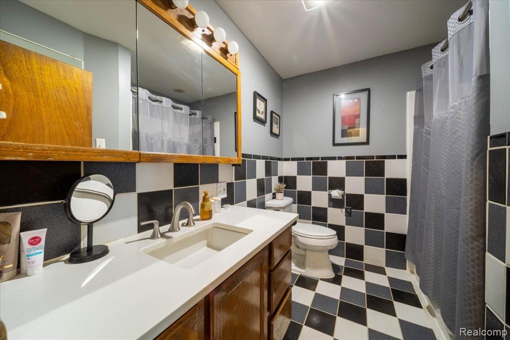 795 Hogarth Avenue, Waterford, MI 48328 — Photo 10