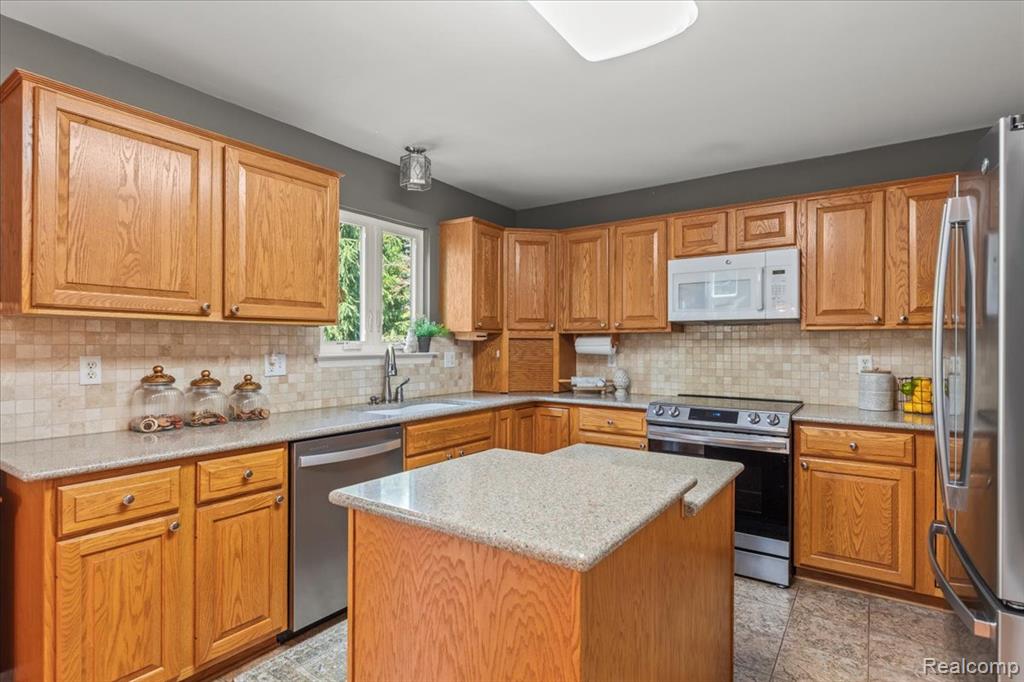 668 Eider Way, Oxford, MI 48371 — Photo 15