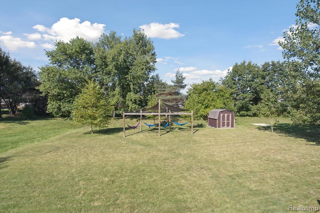 7056 Glenmeadow Court, Grand Blanc, MI 48439 — Photo 52