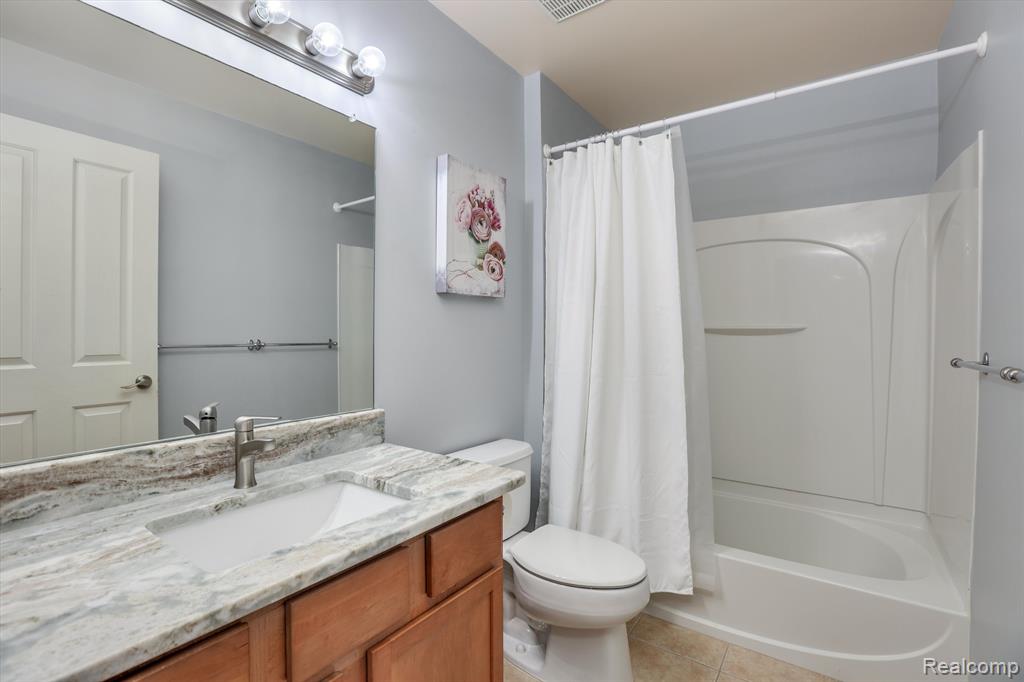 5203 WIDGEON Lane, Walled Lake, MI 48390 — Photo 23