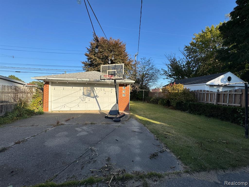6922 MAYBURN Street, Dearborn Heights, MI 48127 — Photo 2
