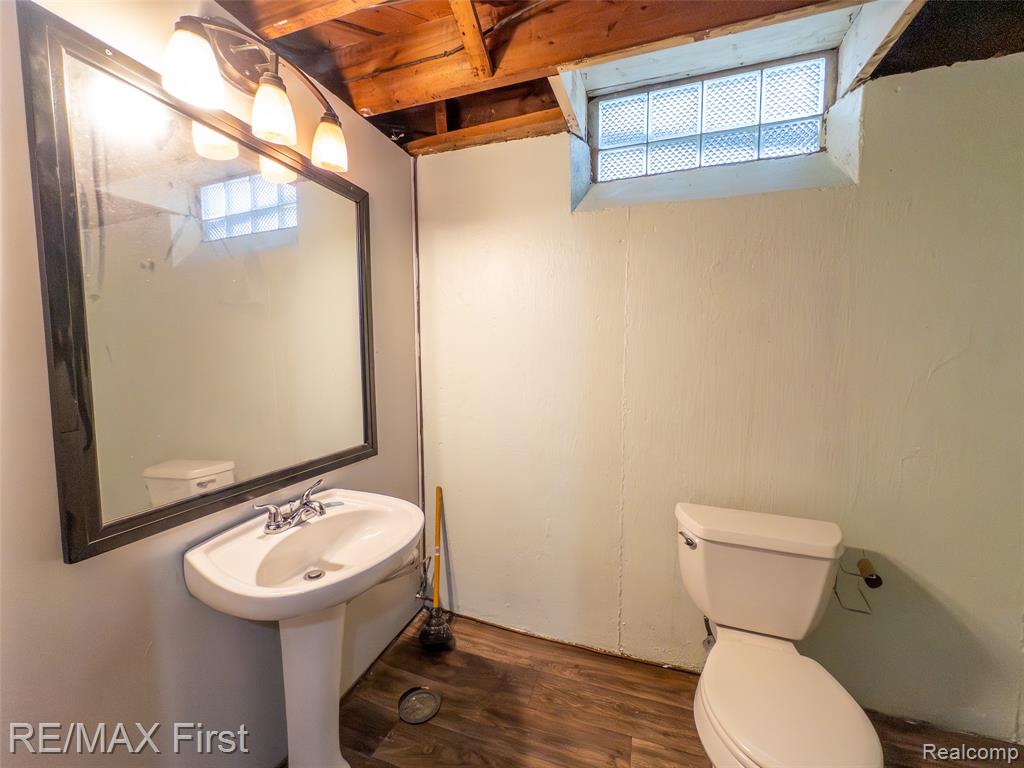7257 State Park, Center Line, MI 48015 — Photo 29