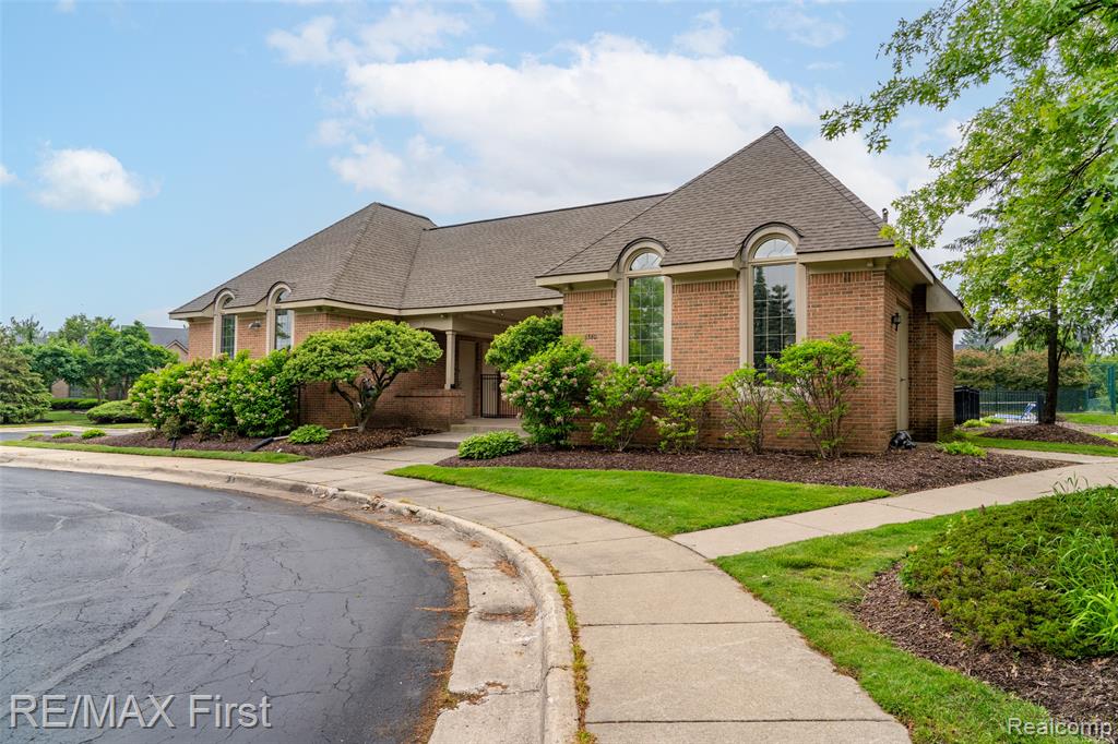 4798 WALNUT CREEK Drive, West Bloomfield, MI — Photo 10