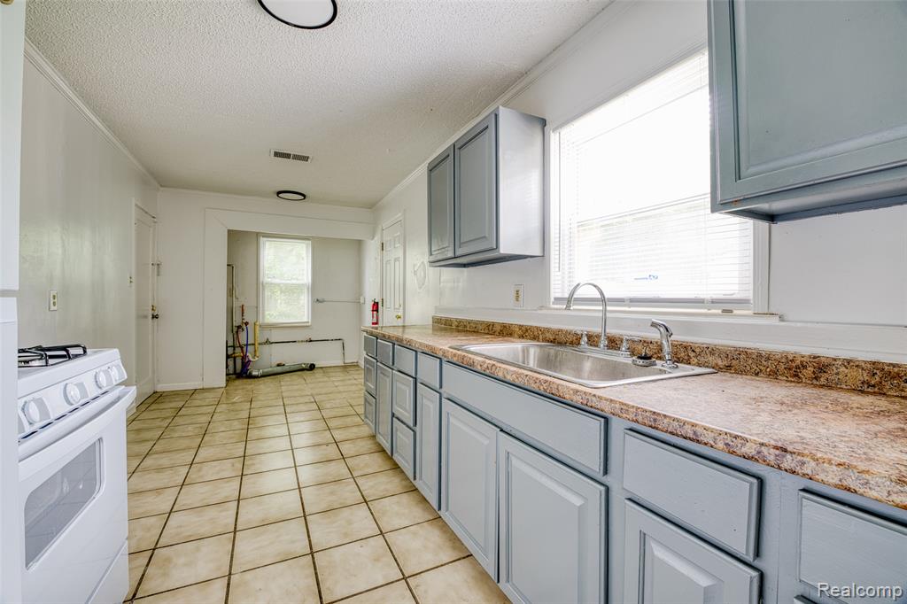 585 Olds Street, Ypsilanti, MI 48198 — Photo 15