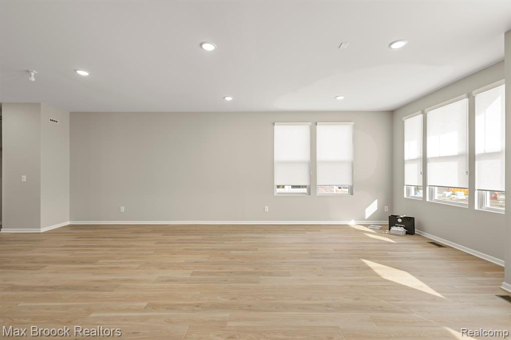 43091 Atwood Avenue 48 NE Atwood Avenue NE, 48, Novi, MI — Photo 31