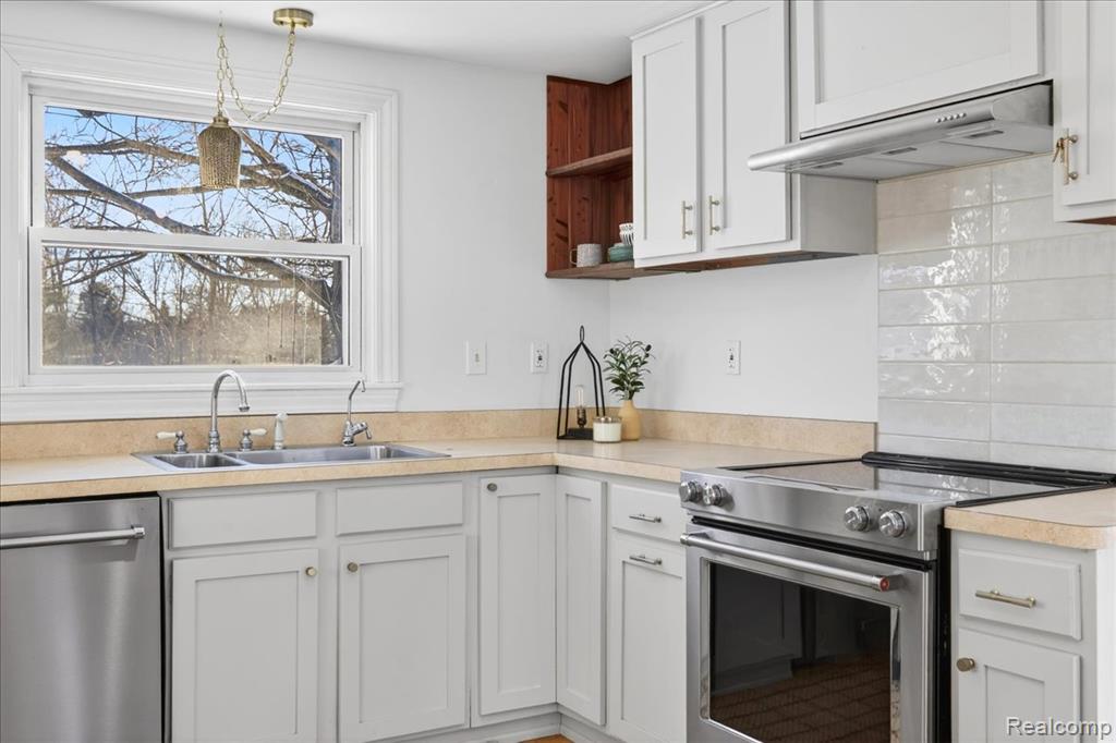 930 S Hadley Road, Ortonville, MI 48462 — Photo 18