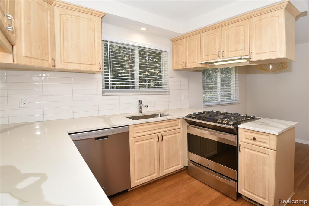 5255 KELLEN Lane, Bloomfield Hills, MI 48302 — Photo 10