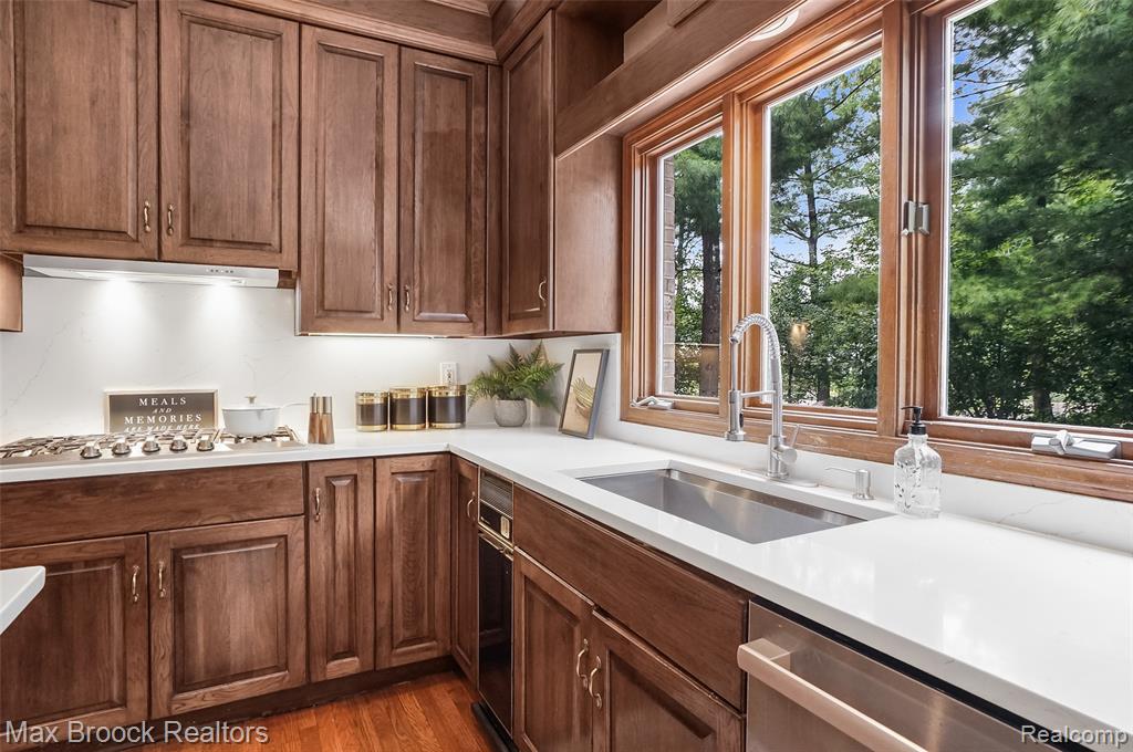 60 Kingsley Manor Drive, Bloomfield Hills, MI 48304 — Photo 23