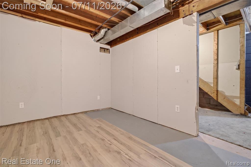 310 S Van Road, Holly, MI 48442 — Photo 36