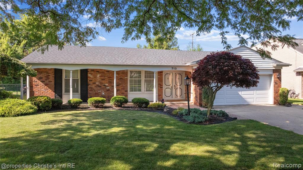 713 Moorland Drive, Grosse Pointe Woods, MI 48236 — front exterior