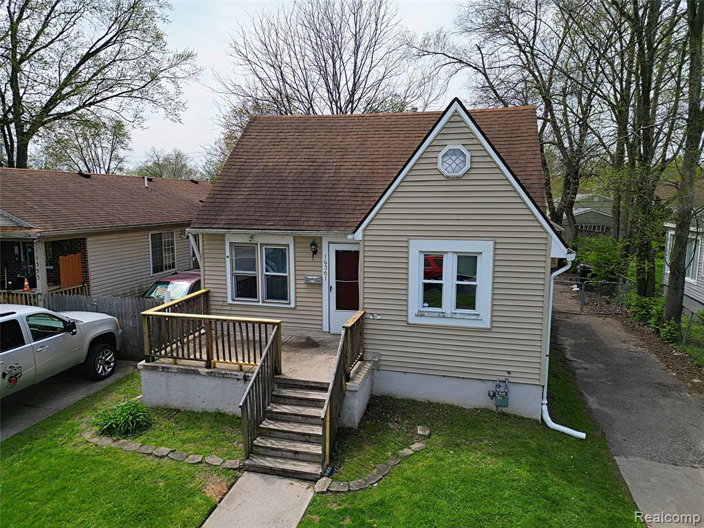 19361 Wakenden, Redford, MI 48240 — front exterior