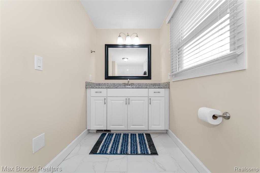 7118 Cathedral Drive, Bloomfield Hills, MI 48301 — Photo 35