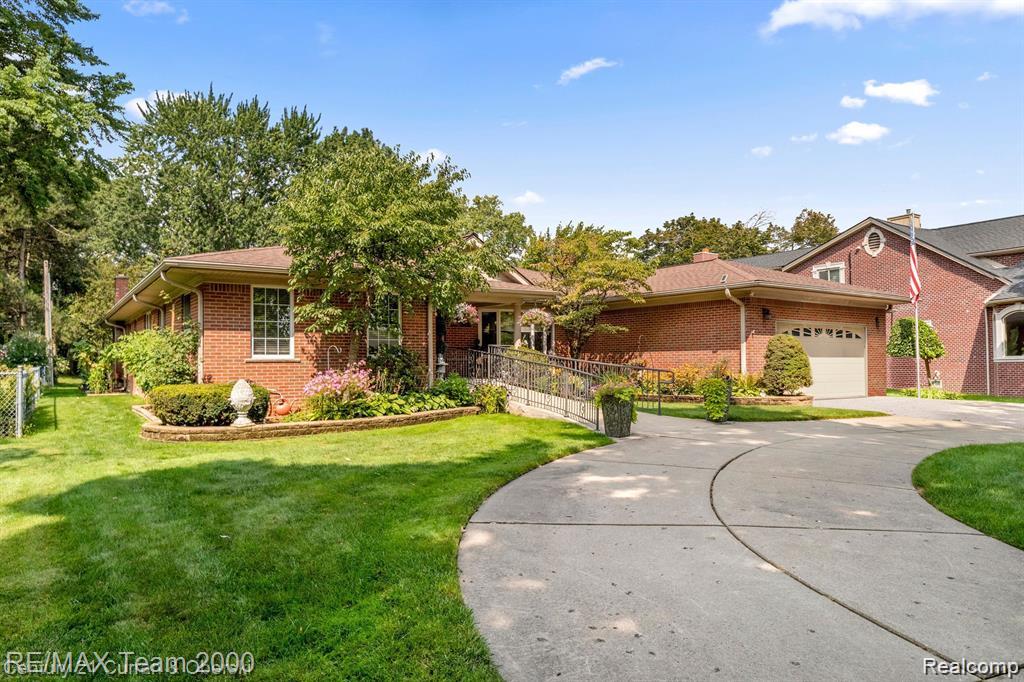 865 N Gulley Road, Dearborn Heights, MI 48127 — front exterior