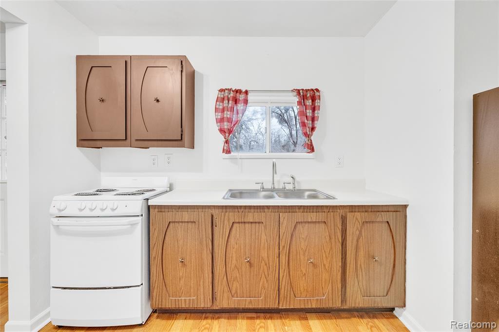6522 Saline Drive, Waterford, MI 48329 — Photo 6