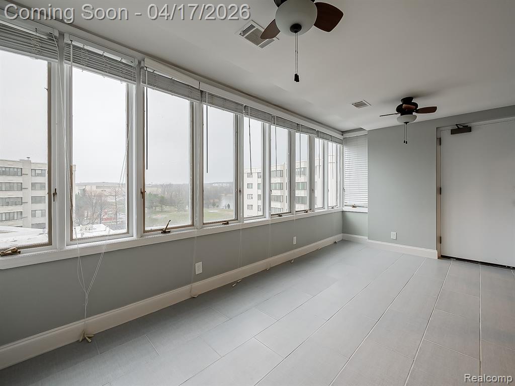 43000 12 Oaks Crescent Drive, 5022, Novi, MI 48377 — Photo 13